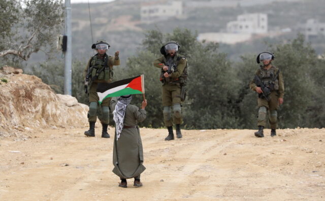 ΜΚΟ κατηγορούν τον ισραηλινό στρατό ότι στηρίζει τους βίαιους Ισραηλινούς εποίκους στη Δυτική Όχθη