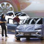 Κίνα: Η BYD ξεπέρασε για πρώτη φορά την Tesla με ετήσιο κύκλο εργασιών ρεκόρ