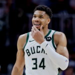 ΝΒΑ: Τραυματίστηκε ο Αντετοκούνμπο, ήττα για τους Μιλγουόκι Μπακς