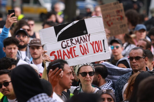 Η πλειοψηφία των Γερμανών τάσσεται κατά του πολέμου του Ισραήλ στην Γάζα