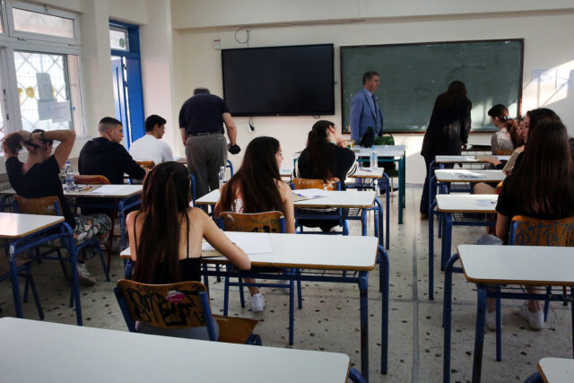 Πανελλαδικές Εξετάσεις 2024: Κάτω από τη βάση έγραψε περίπου το 60% των μαθητών σε τρία μαθήματα