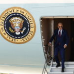 Ο Τζο Μπάιντεν επισκέπτεται τη Γαλλία για την 80η επέτειο της απόβασης στη Νορμανδία