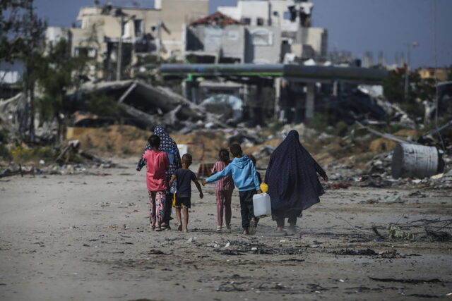 Νέα σφαγή στη Γάζα: Ο ισραηλινός στρατός βομβάρδισε σχολείο του ΟΗΕ με πρόσφυγες
