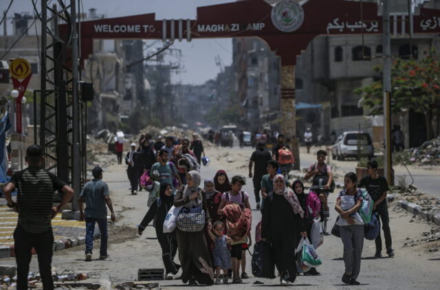 Το Ισραήλ σφυροκοπά τη Γάζα μία μέρα μετά την σφαγή της Νουσέιρατ