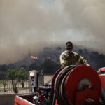 Πυρκαγιά κοντά σε σπίτια στο Κορωπί – Εκκενώνονται 3 οικισμοί