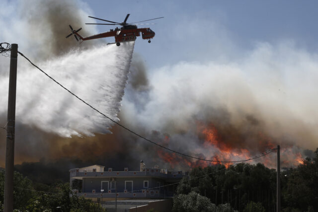 Σε πύρινο κλοιό η χώρα: 45 πυρκαγιές ξέσπασαν μέσα σε λίγες ώρες