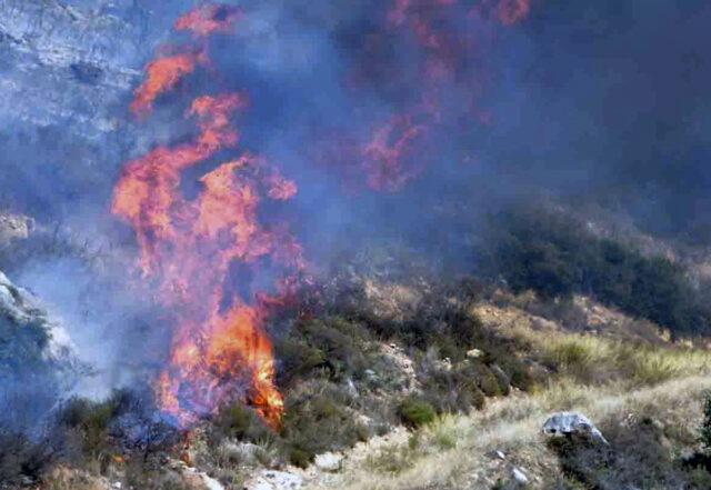 Κρήτη: Κινητοποίηση της Πυροσβεστικής για φωτιές σε Ρέθυμνο και Ηράκλειο