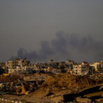 Οι ισραηλινές δυνάμεις σφυροκοπούν τη βόρεια και νότια Γάζα