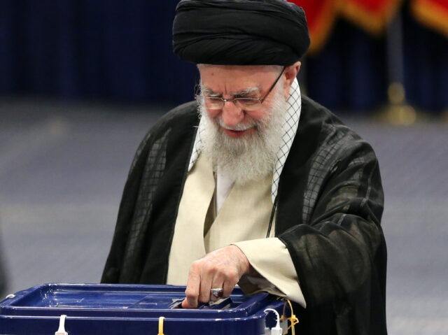 Ιράν: Οι κάλπες άνοιξαν για την εκλογή νέου προέδρου