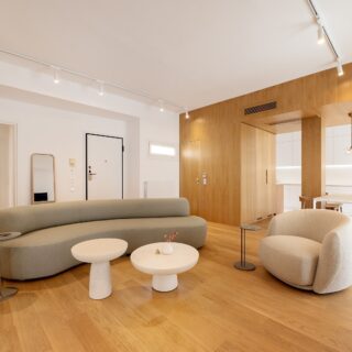 Ένα διαμέρισμα των 70s στα Ιλίσια μεταμορφώνεται σε μια statement κατοικία