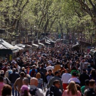 Η Βαρκελώνη δίνει το σύνθημα. Τέλος στις βραχυχρόνιες ενοικιάσεις διαμερισμάτων σε τουρίστες από το 2028