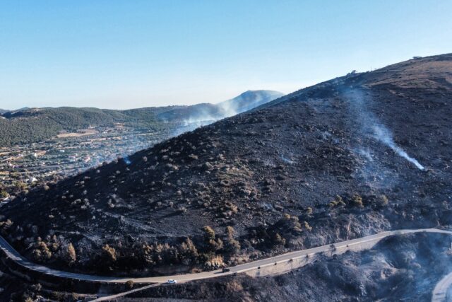 Πυρκαγιές στην Αττική: Ένας νεκρός από ανακοπή, στάχτη έγιναν σπίτια σε Κερατέα και Σταμάτα