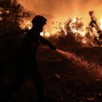 Συνεχίζεται η μάχη με τις φλόγες στην πυρκαγιά στην Εύβοια – Νέες εκκενώσεις οικισμών