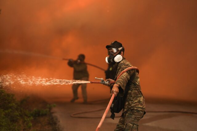 Πυρκαγιά στην Εύβοια: Μήνυμα του 112 για απομάκρυνση από το Αφράτι