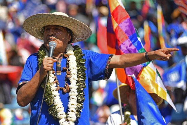 Βολιβία: Ο Έβο Μοράλες κατηγορεί τον Λουίς Άρσε ότι είπε ψέματα για το αποτυχημένο πραξικόπημα