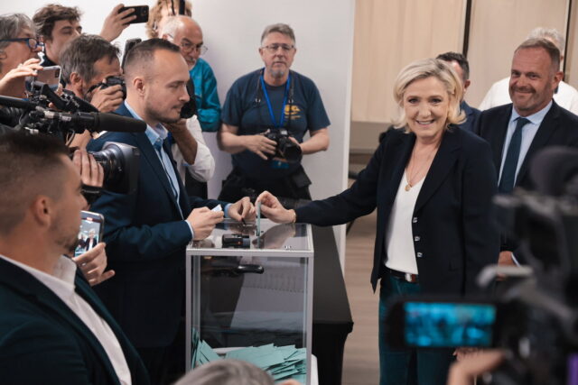 Εκλογές στη Γαλλία: Ο ακροδεξιός συνασπισμός κέρδισε τον πρώτο γύρο με 33%