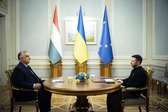Ουκρανία: Ο Ορμπάν ζήτησε «γρήγορη κατάπαυση του πυρός» από τον Ζελένσκι