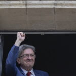 Εκλογές στη Γαλλία: Πρωτιά για τον Μελανσόν, τρίτη η Λεπέν – Η κατανομή των εδρών