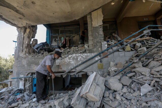 Γάζα: 13 άνθρωποι σκοτώθηκαν σε ισραηλινούς βομβαρδισμούς στις νότιες και κεντρικές περιοχές του θύλακα