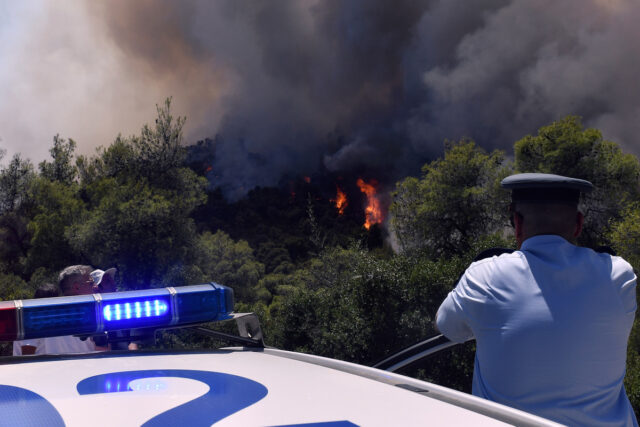 Πυρκαγιά στη Θεσσαλονίκη: Διάσπαρτες εστίες στη Θέρμη – Χωρίς ενεργό μέτωπο η φωτιά στην Τζια