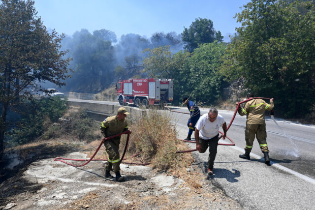 Χανιά: Σε ύφεση η φωτιά στα Μεσαύλια του Δήμου Πλατανιά