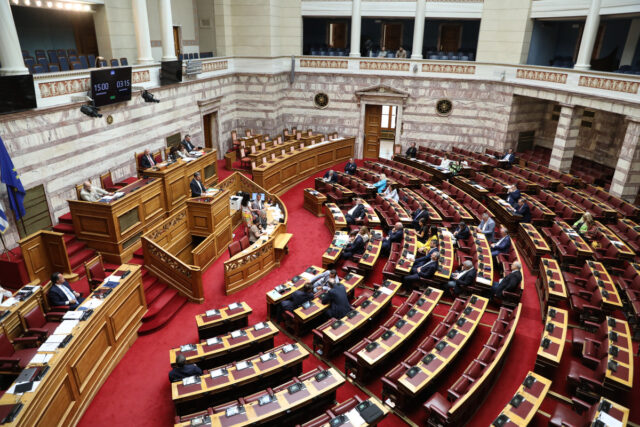 Βουλή: Ψηφίστηκε το νομοσχέδιο για την «ψυχιατρική μεταρρύθμιση»