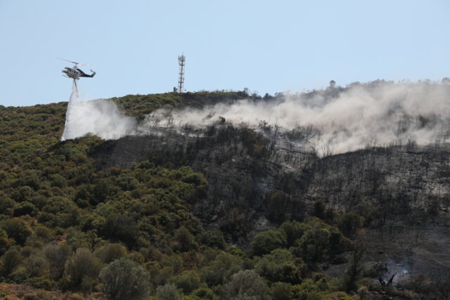 Σέρρες: Η πυρκαγιά που καίει εδώ και 10 ημέρες πλησιάζει το Αχλαδοχώρι