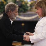 H ΠτΔ απένειμε το παράσημο του Ανώτερου Ταξιάρχη του Τάγματος της Τιμής στον Σταύρο Ξαρχάκο