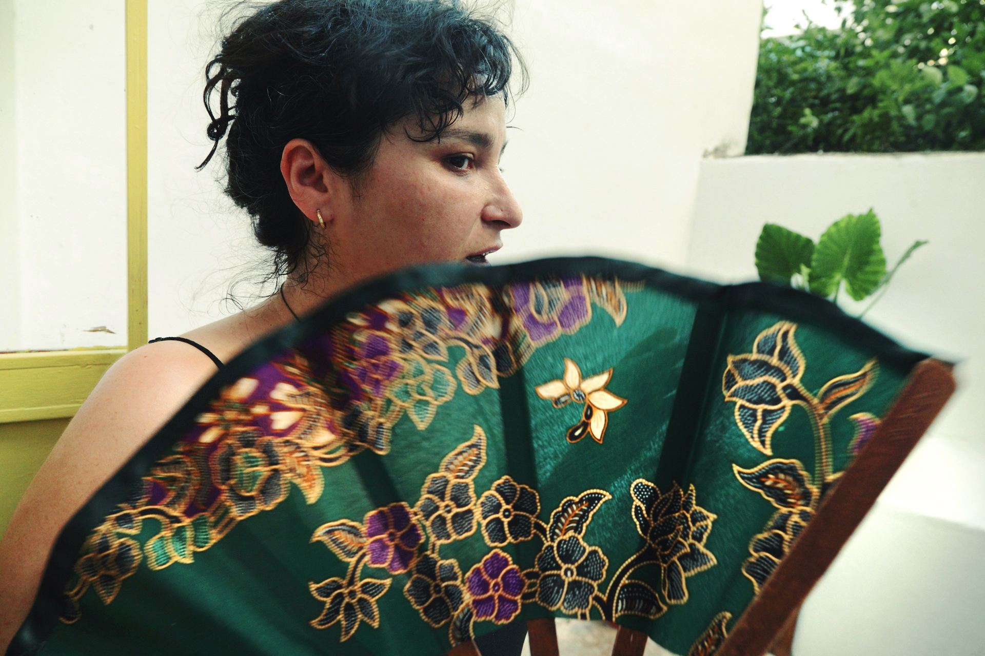 Η Dida με μια από τις βεντάλιες της