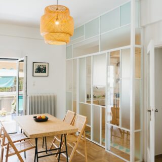 Ένας κατακερματισμένος χώρος μετατρέπεται σ’ ελεύθερης κάτοψης διαμέρισμα στην Κυψέλη