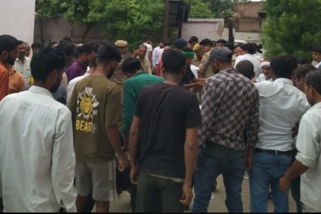 Ινδία: Δεκάδες άνθρωποι ποδοπατήθηκαν μέχρι θανάτου σε θρησκευτική συνάθροιση