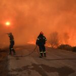 Φωτιά στην Εύβοια: Τραυματίστηκαν δυο πυροσβέστες