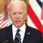 Περήφανος ως “η πρώτη μαύρη γυναίκα που υπηρέτησε στο πλευρό ενός μαύρου προέδρου”, ο Μπάιντεν