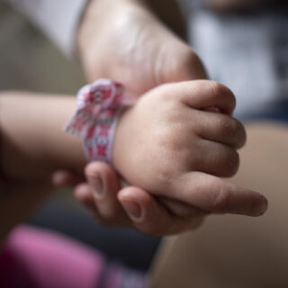 Παιδική κακοποίηση: Μόνο με ενιαία πολιτική μπορεί να υπάρξει ριζική πρόληψη