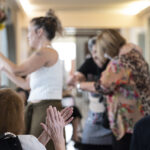 «Μεγαλώνοντας με μουσική και τραγούδι»: Κύκλοι δωρεάν συναυλιών σε Γηροκομεία σε όλη την Αττική