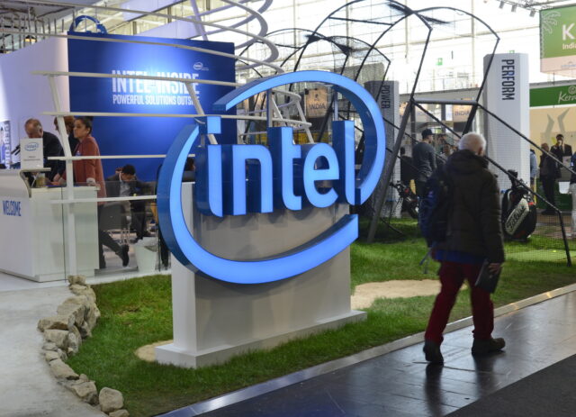 Intel: Προχωρά σε απολύσεις χιλιάδων εργαζομένων