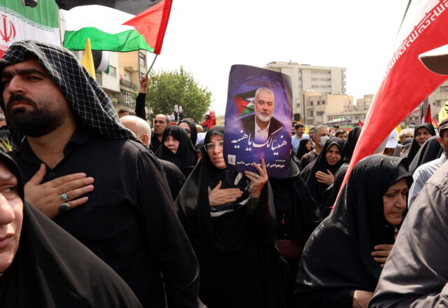 Ιράν: Πλήθος κόσμου στην κηδεία του ηγέτη της Χαμάς