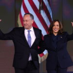 ΗΠΑ – Προεδρικές εκλογές: Πρώτη τηλεοπτική συνέντευξη σήμερα για τη Χάρις και τον Γουόλς