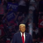 Ντόναλντ Τραμπ: «Ασκήσεις ισορροπίας» για το δικαίωμα στην άμβλωση προκαλούν την οργή των συντηρητικών