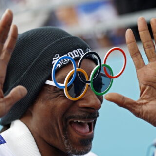 Red Hot Chili Peppers, Snoop Dogg και Billie Eilish στην τελετή λήξης των Ολυμπιακών Αγώνων