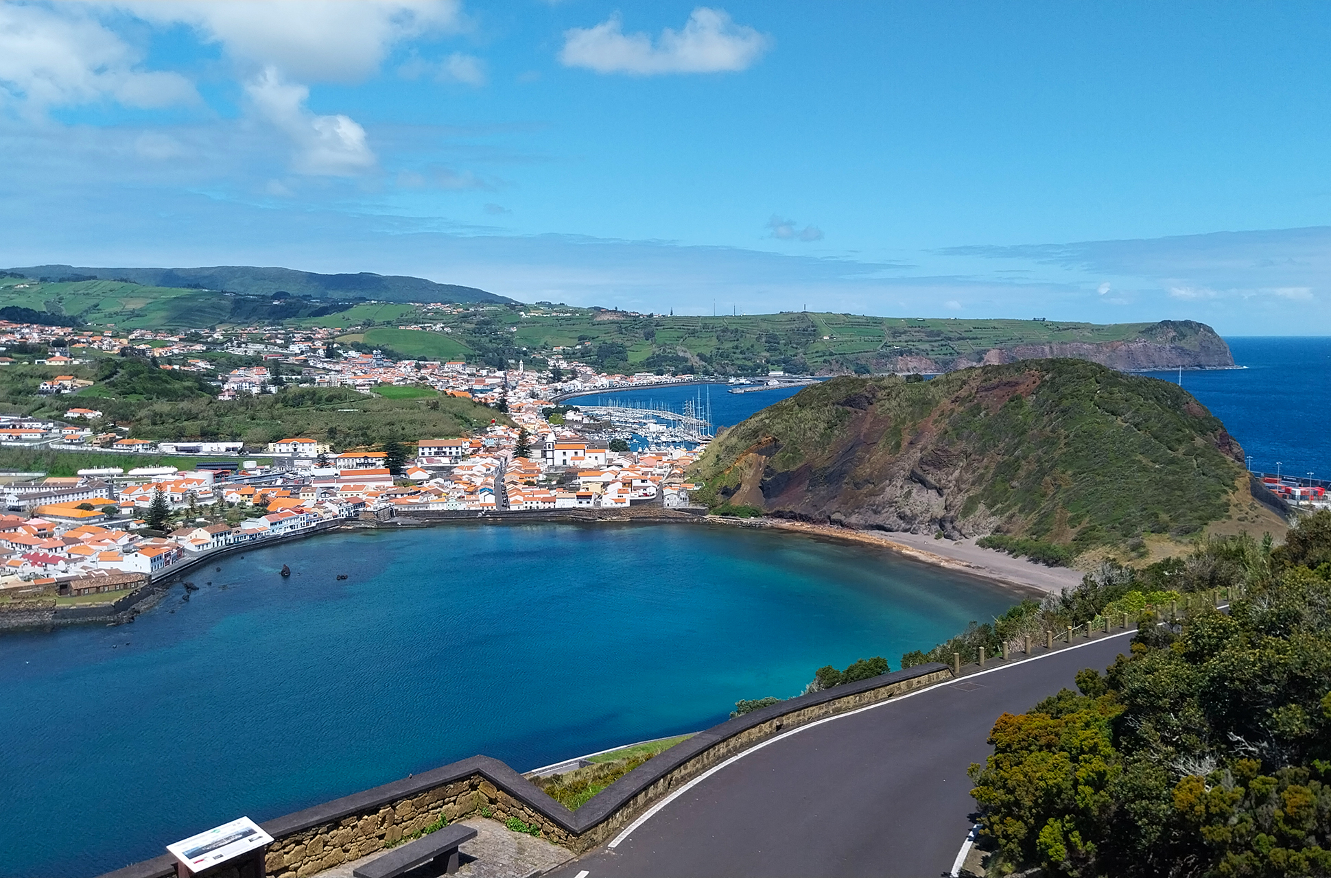 Αζόρες, Η Horta και η παραλία Praia do Porto Pim από ψηλά ©ΑΠ-Χ