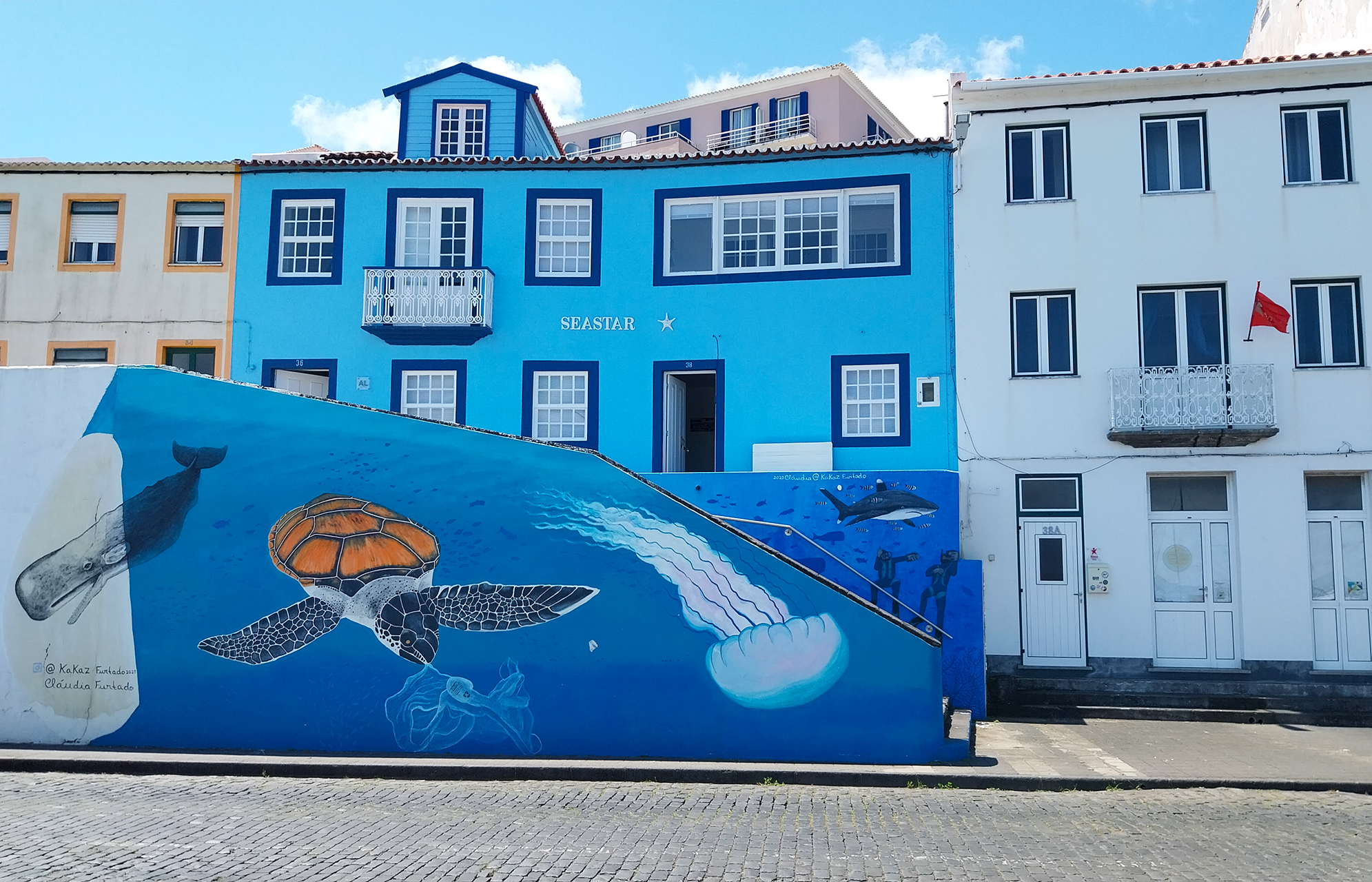 Αζόρες - Τοιχογραφίες και προσόψεις των παραλιακών κτηρίων στην Horta ©ΑΠ-Χ