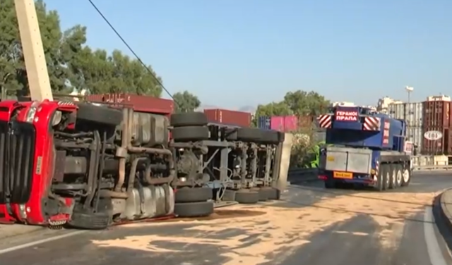 Ανατροπή βυτιοφόρου με υγραέριο στη λεωφόρο Σχιστού