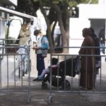 Εκκενώνεται η δομή του Σχιστού μετά την ανατροπή βυτιοφόρου με υγραέριο