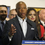 Ο απερχόμενος δήμαρχος της Νέας Υόρκης ξεκίνησε εκστρατεία ως ανεξάρτητος για την επανεκλογή του