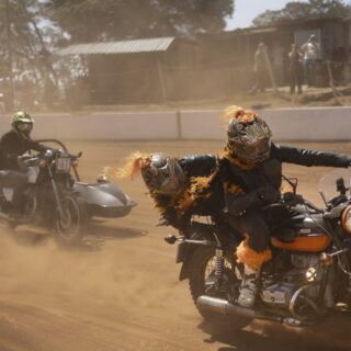 Οι αγώνες Stofskop που σηκώνουν σκόνη και μοιράζουν τρέλα