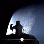 Ο πρώτος ιδιωτικός περίπατος στο Διάστημα είναι γεγονός [ΒΙΝΤΕΟ]