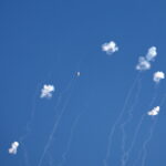 Λίβανος: Η Χεζμπολάχ εκτόξευσε ομοβροντία ρουκετών στο βόρειο Ισραήλ