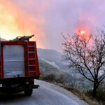 «Πυρά» από την αντιπολίτευση κατά της κυβέρνησης για τη φονική πυρκαγιά στο Ξυλόκαστρο