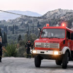 Ξυλόκαστρο Κορινθίας: Xωρίς ενιαίο μέτωπο η φωτιά – Νέο μήνυμα από το 112